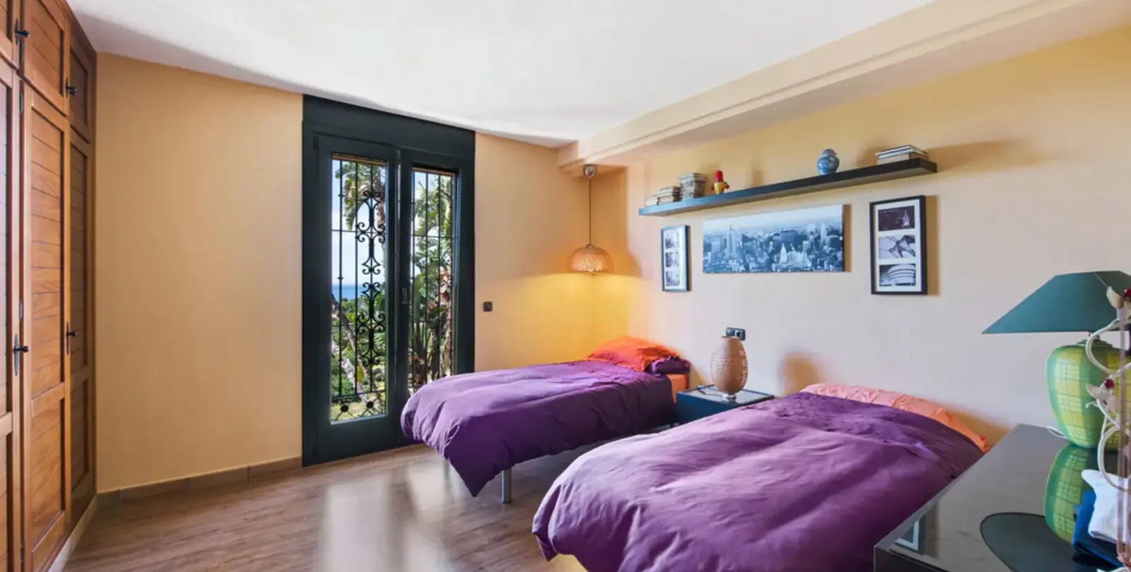 Sale of detached villa in Estepona 18
