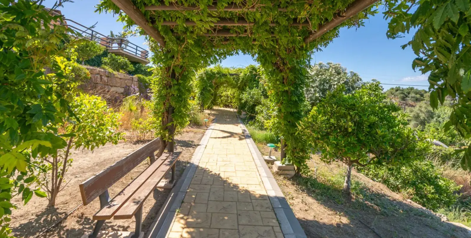 Sale of detached villa in Estepona 24