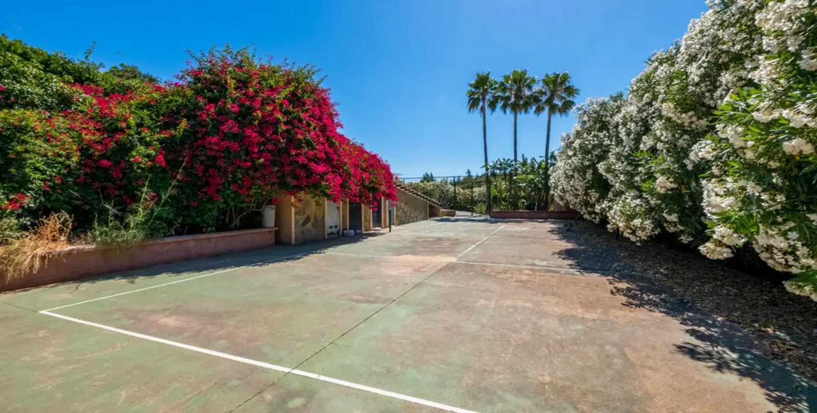 Sale of detached villa in Estepona 25