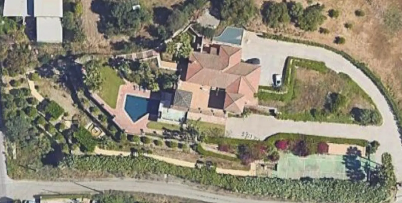 Sale of detached villa in Estepona 27