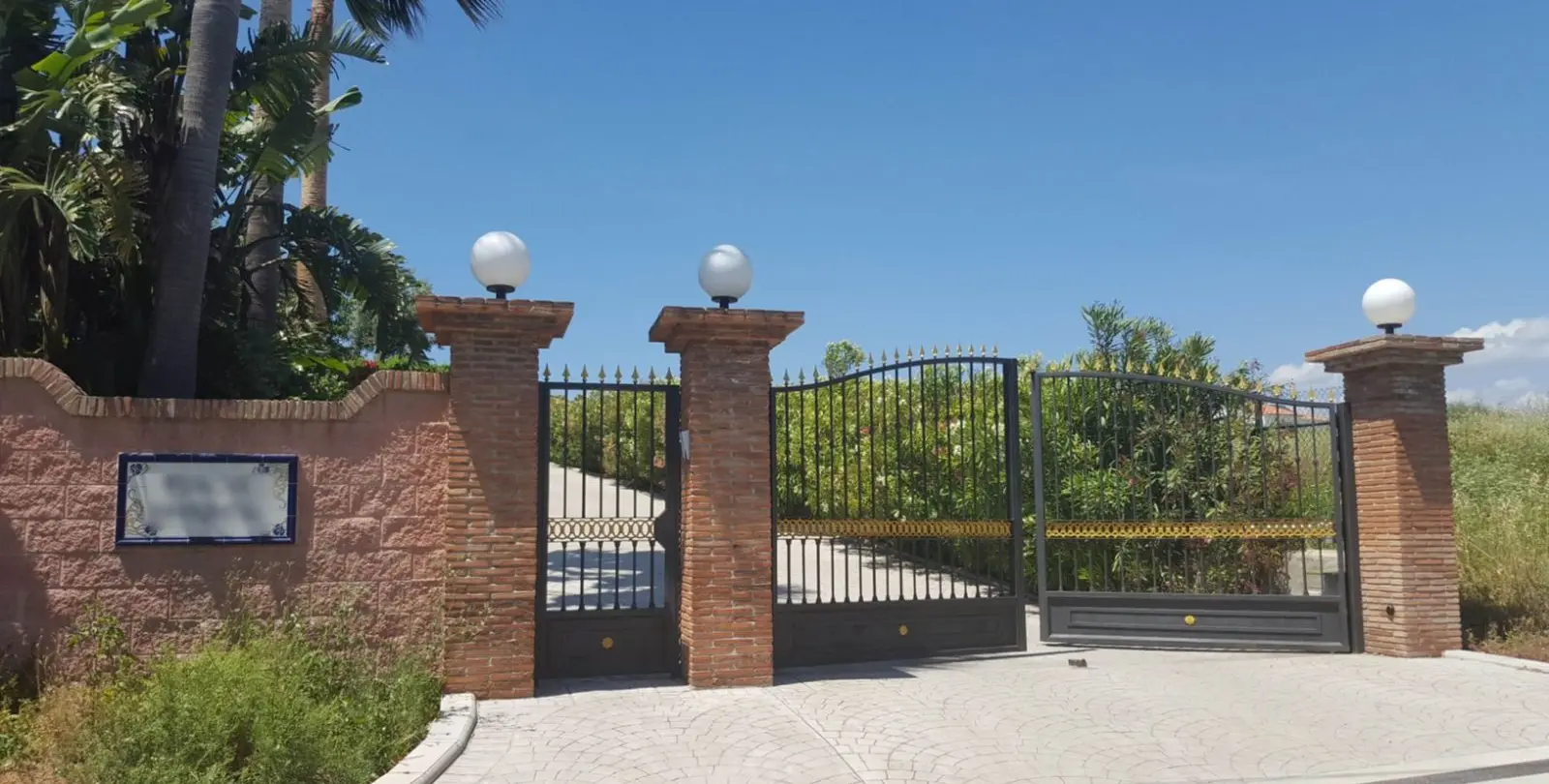 Sale of detached villa in Estepona 29