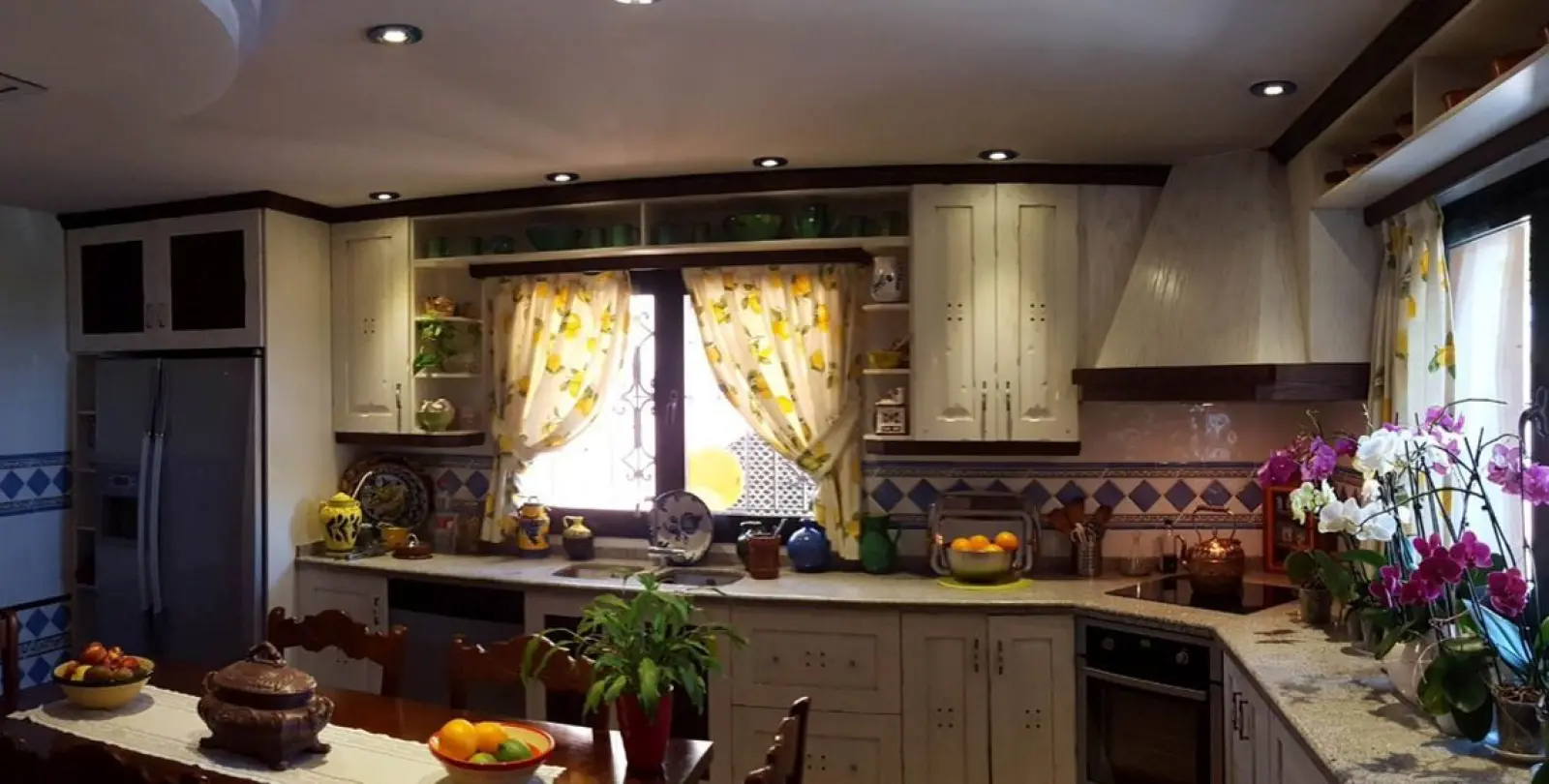Sale of detached villa in Estepona 32