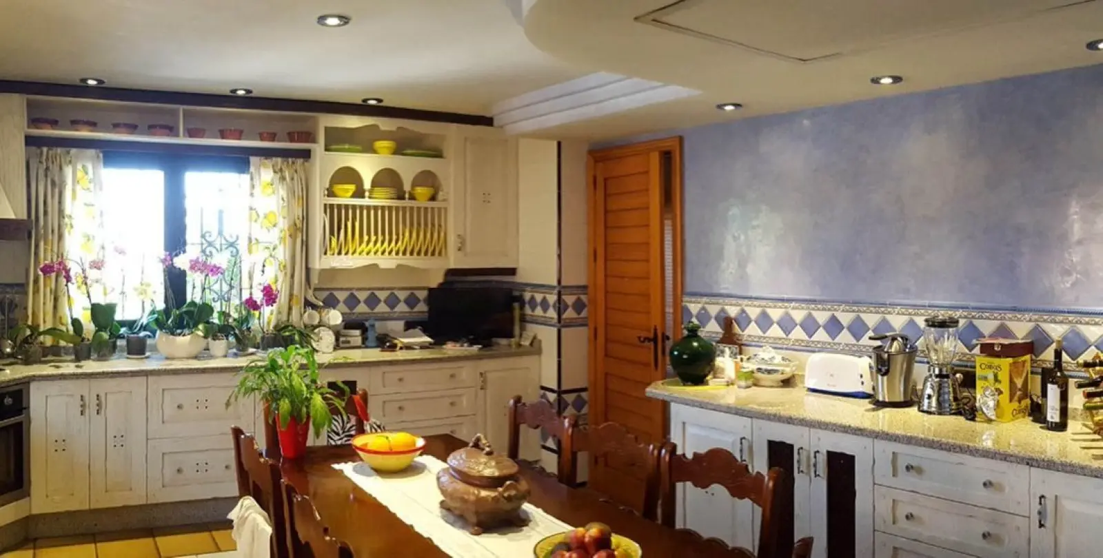 Sale of detached villa in Estepona 33
