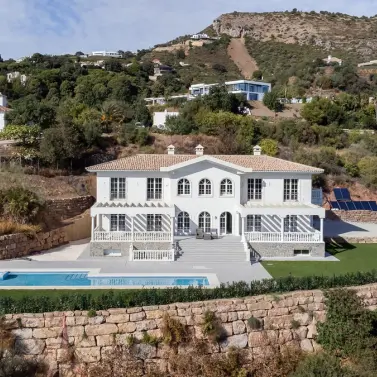Sale of detached villa in Benahavís