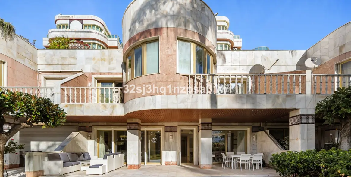 Продажа апартаментов на первом этаже в Marbella 1