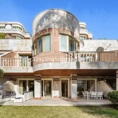 Продажа апартаментов на первом этаже в Marbella