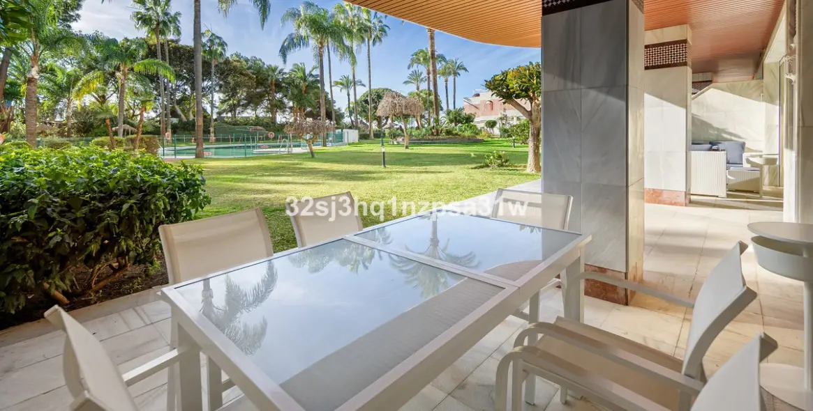 Продажа апартаментов на первом этаже в Marbella 2