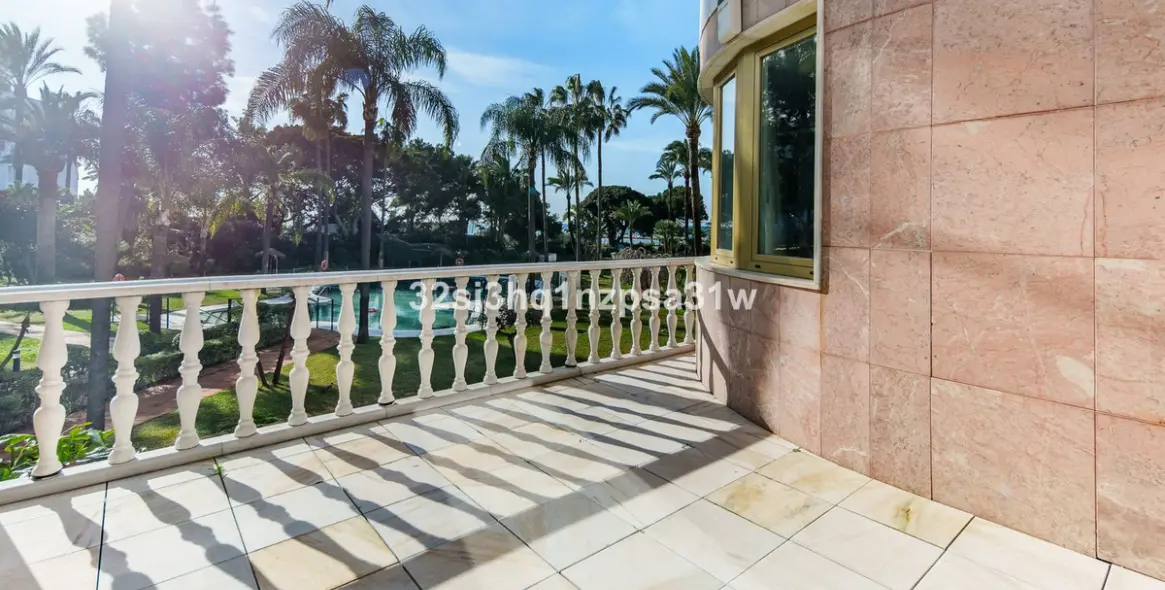 Продажа апартаментов на первом этаже в Marbella 24