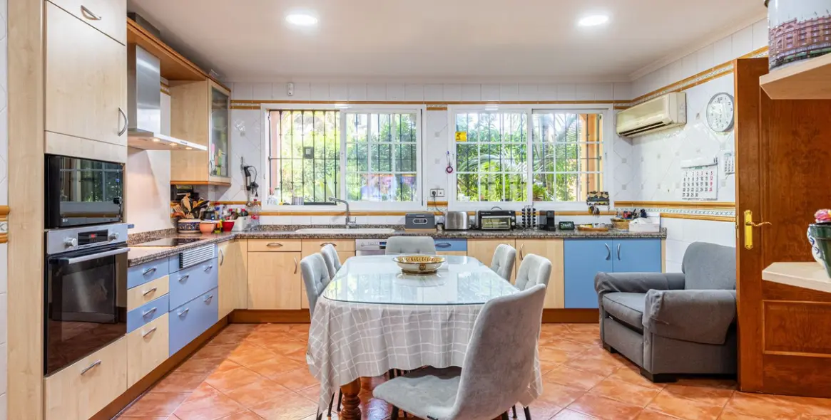 Venta de villa independiente en Nueva Andalucía 2