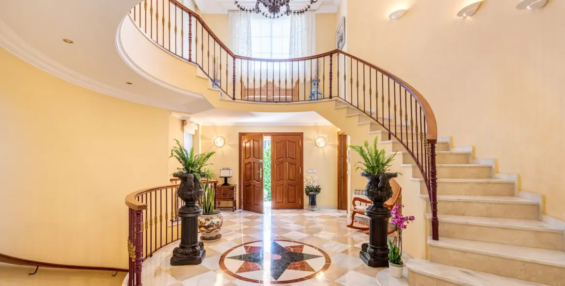 Venta de villa independiente en Nueva Andalucía 6