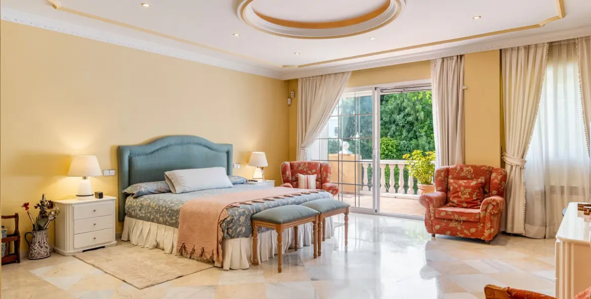 Venta de villa independiente en Nueva Andalucía 7