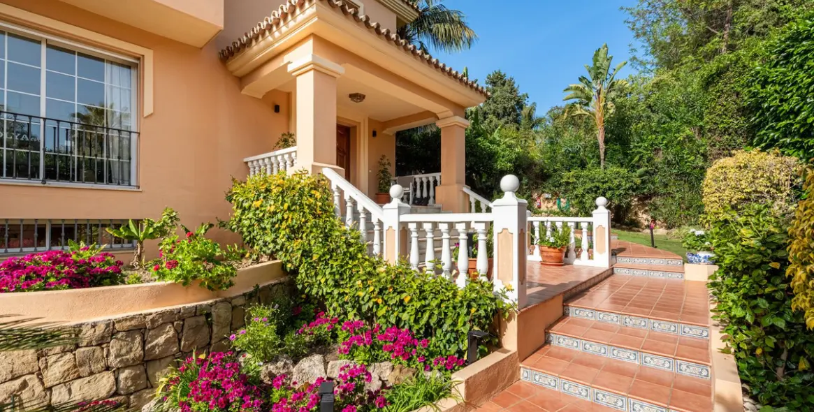 Venta de villa independiente en Nueva Andalucía 12