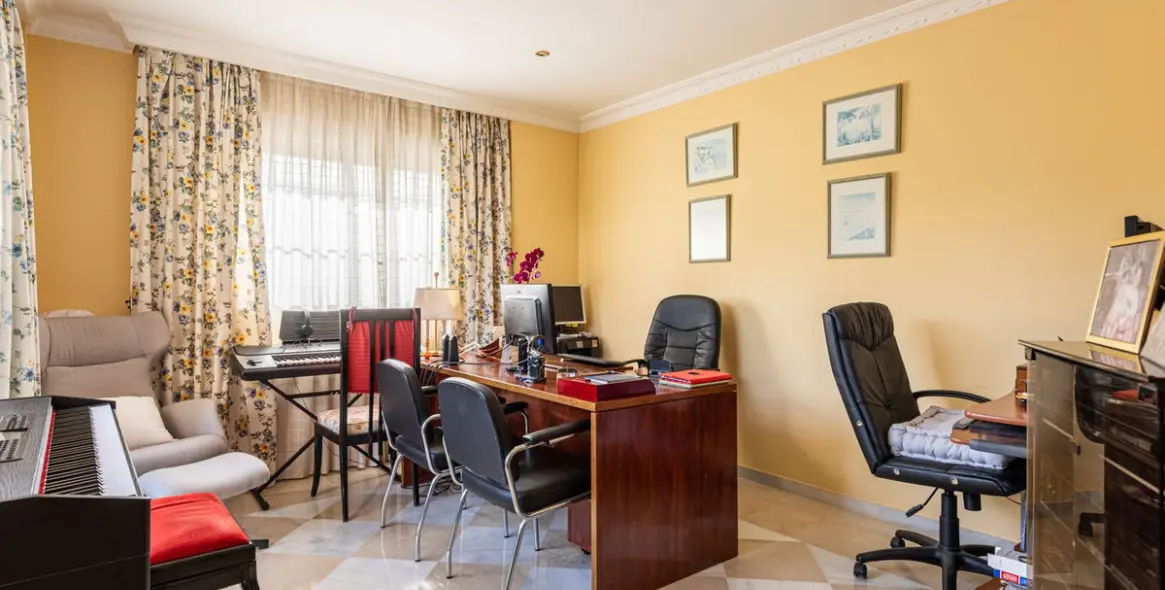 Venta de villa independiente en Nueva Andalucía 18