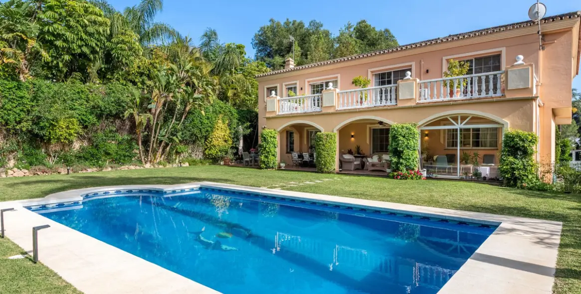 Venta de villa independiente en Nueva Andalucía 21