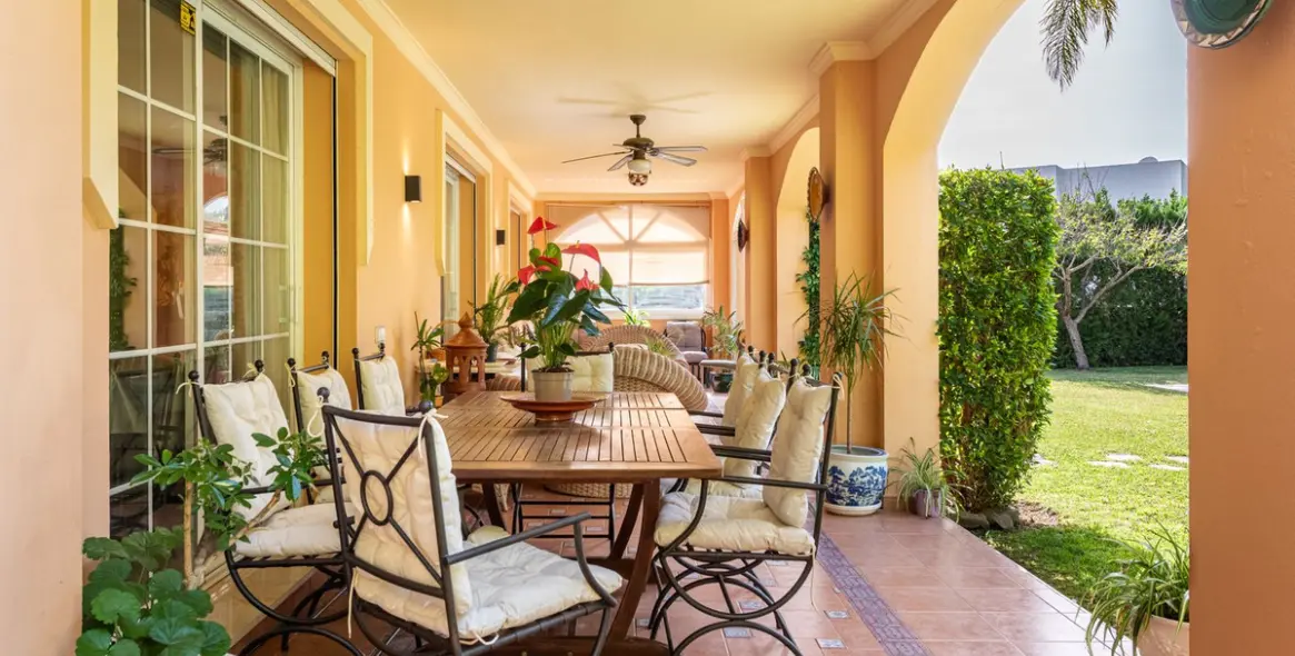 Venta de villa independiente en Nueva Andalucía 25