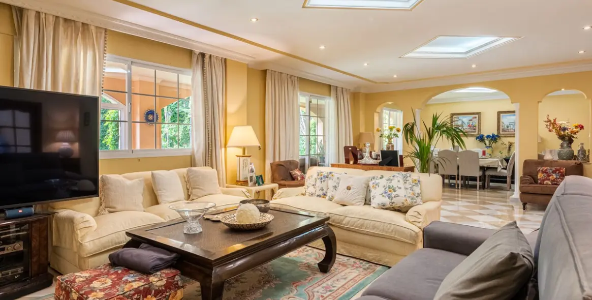 Venta de villa independiente en Nueva Andalucía 33