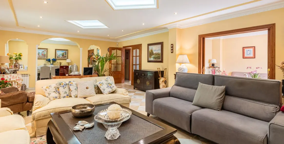 Venta de villa independiente en Nueva Andalucía 35