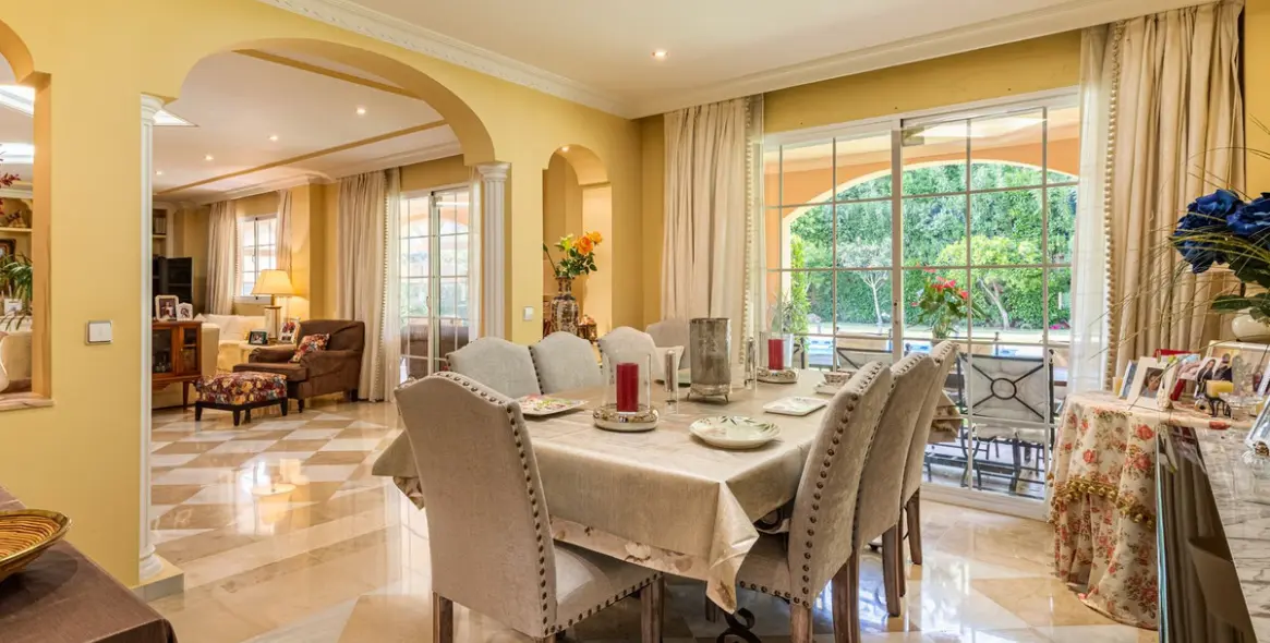 Venta de villa independiente en Nueva Andalucía 36