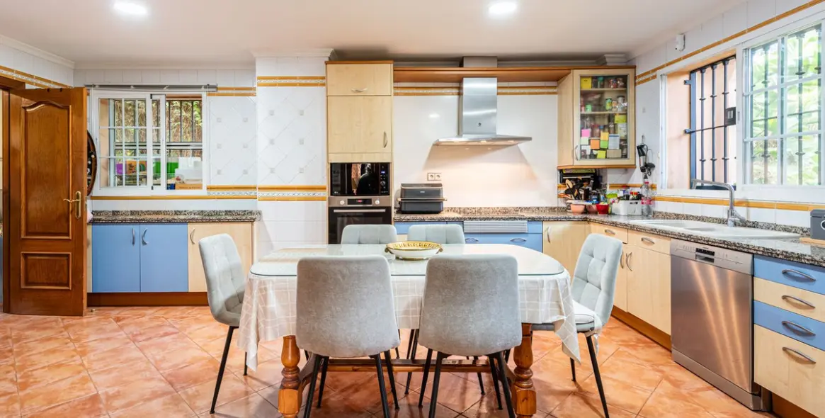 Venta de villa independiente en Nueva Andalucía 39