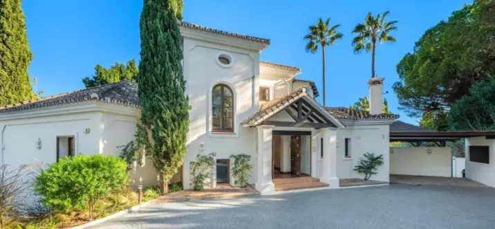 Продажа  отдельно стоящей виллы в La Zagaleta 0