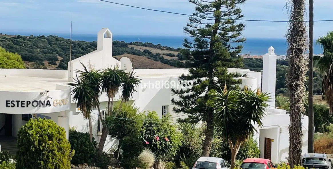 Short-term rent of ground floor apartment in Estepona 35