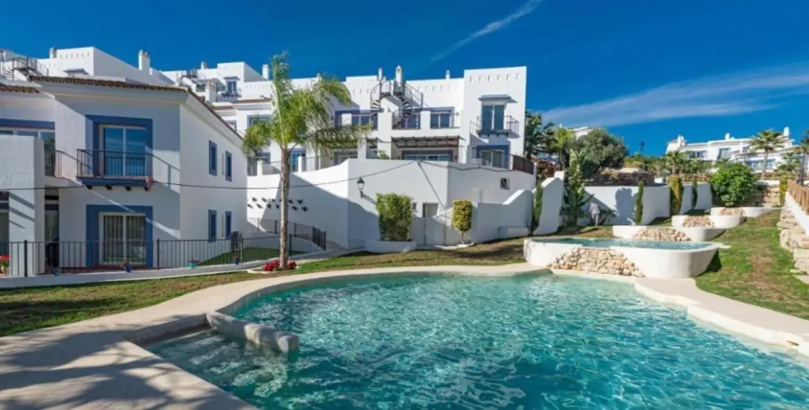 Long-term rent of penthouse duplex in El Paraiso 1