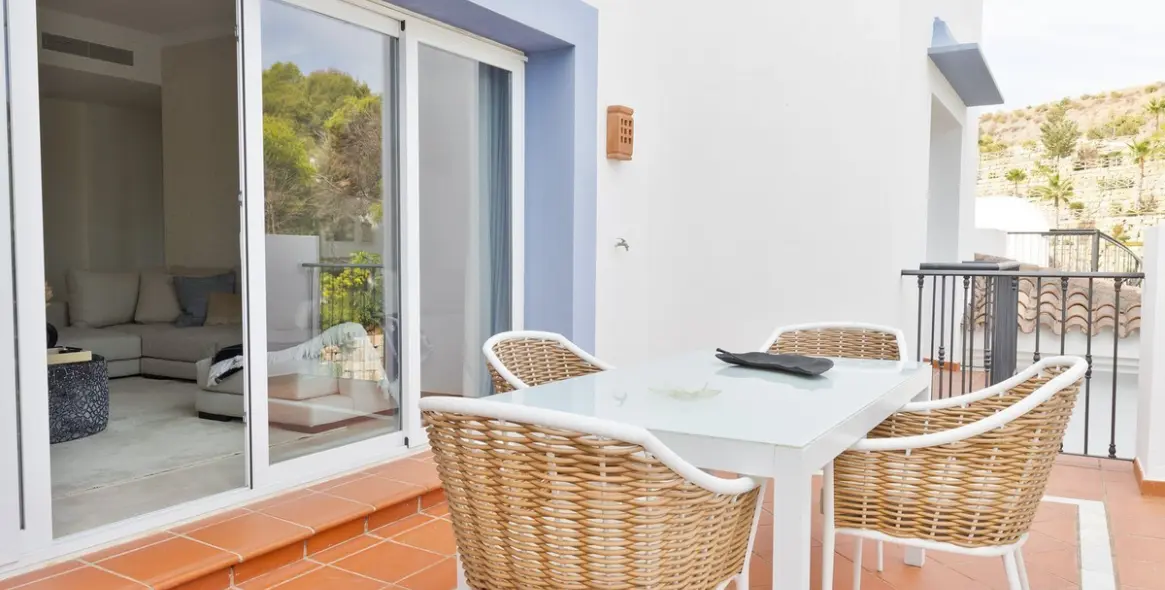 Long-term rent of penthouse duplex in El Paraiso 3