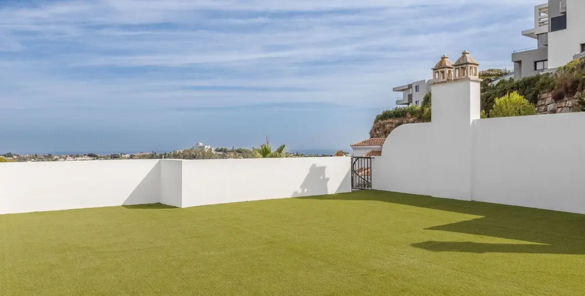 Long-term rent of penthouse duplex in El Paraiso 19