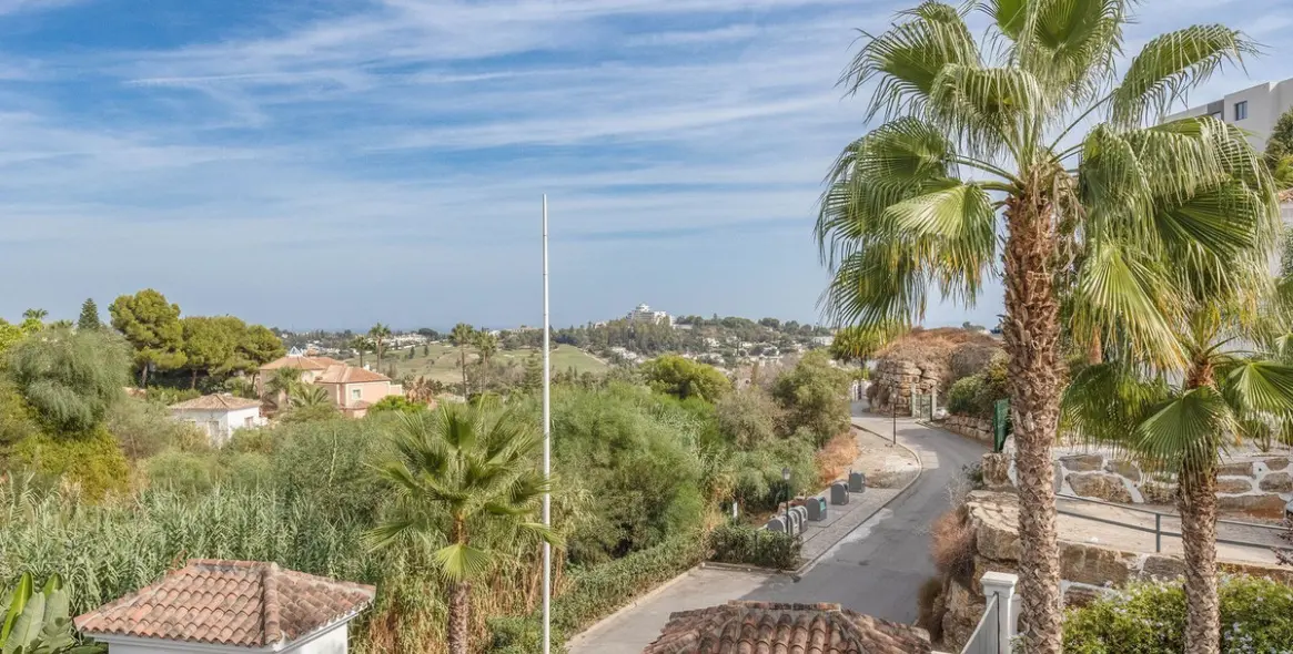 Long-term rent of penthouse duplex in El Paraiso 20