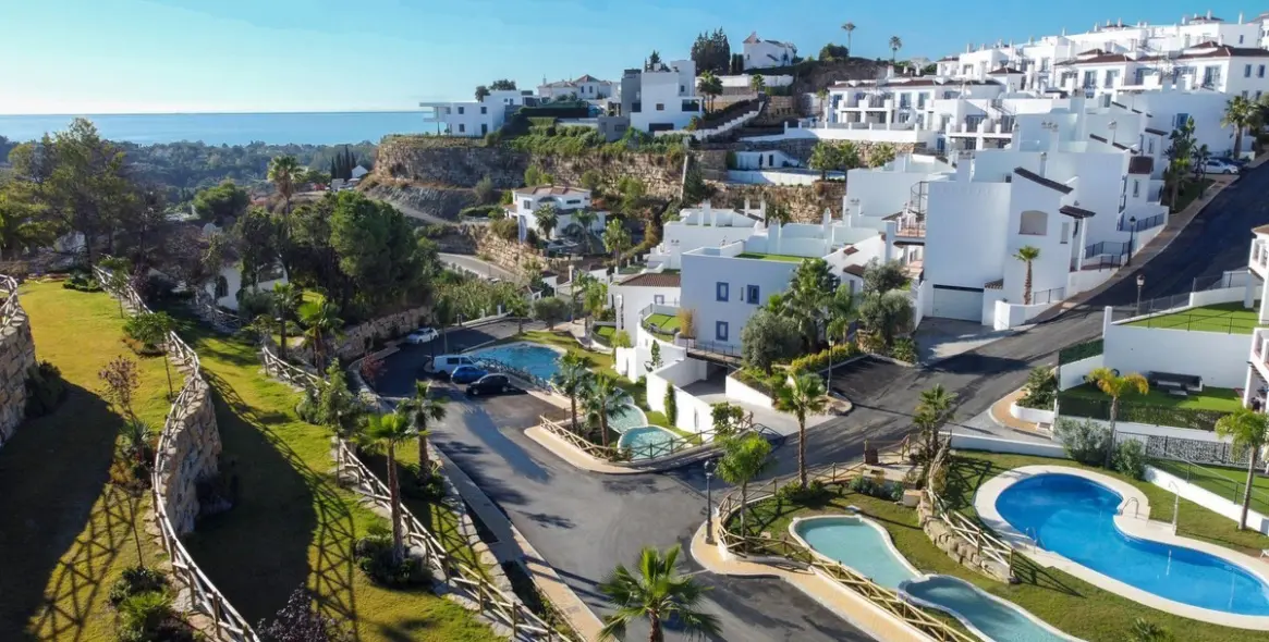 Long-term rent of penthouse duplex in El Paraiso 21