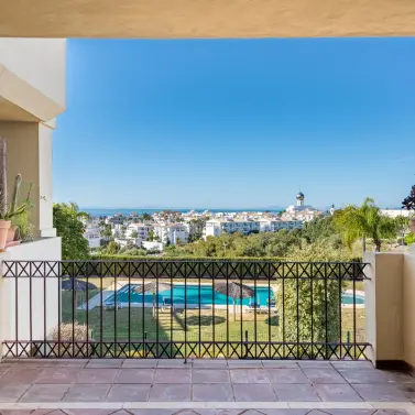 Продажа апартаментов на среднем этаже в Selwo