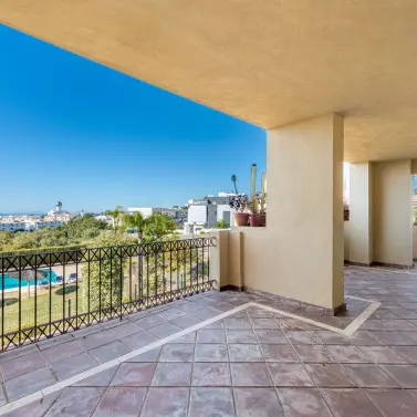 Продажа апартаментов на среднем этаже в Selwo