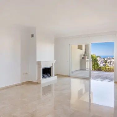 Продажа апартаментов на среднем этаже в Selwo