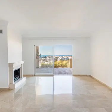 Продажа апартаментов на среднем этаже в Selwo