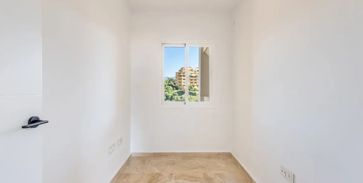 Продажа апартаментов на среднем этаже в Selwo 18