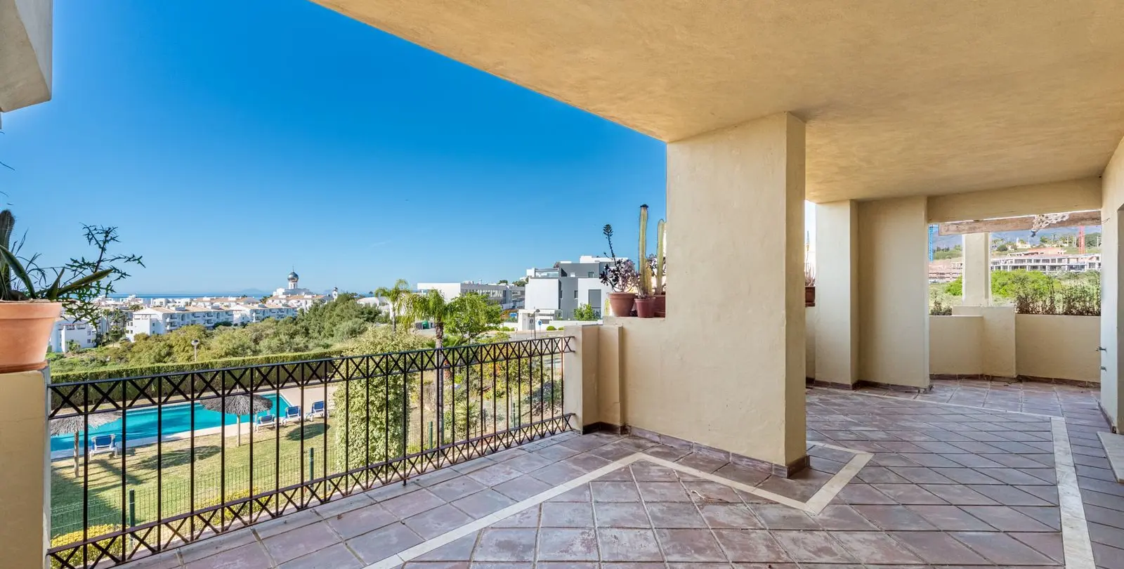 Sale of middle floor apartment in Selwo 2