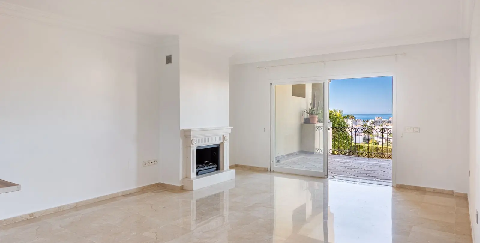 Sale of middle floor apartment in Selwo 4