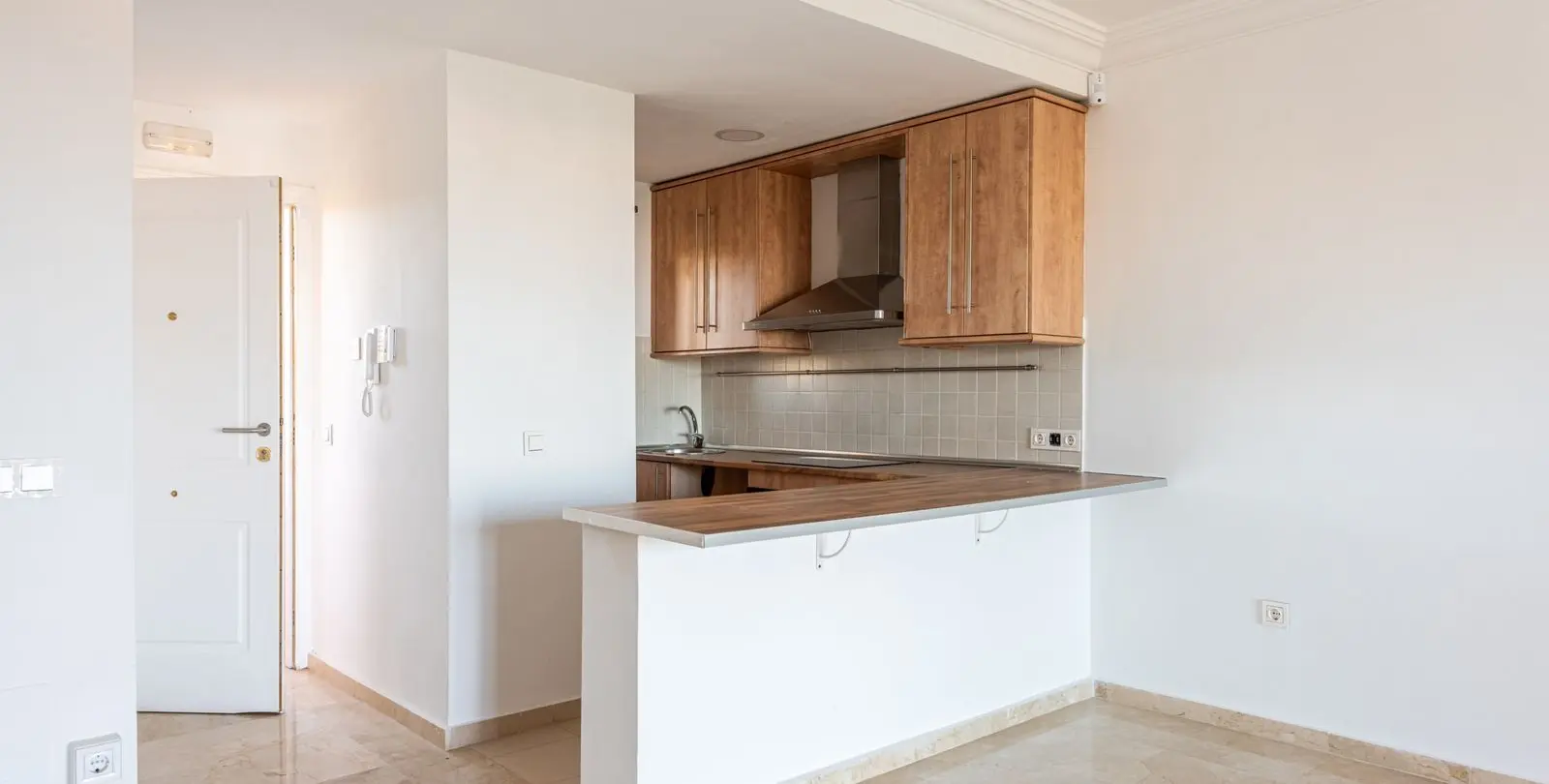 Sale of middle floor apartment in Selwo 7