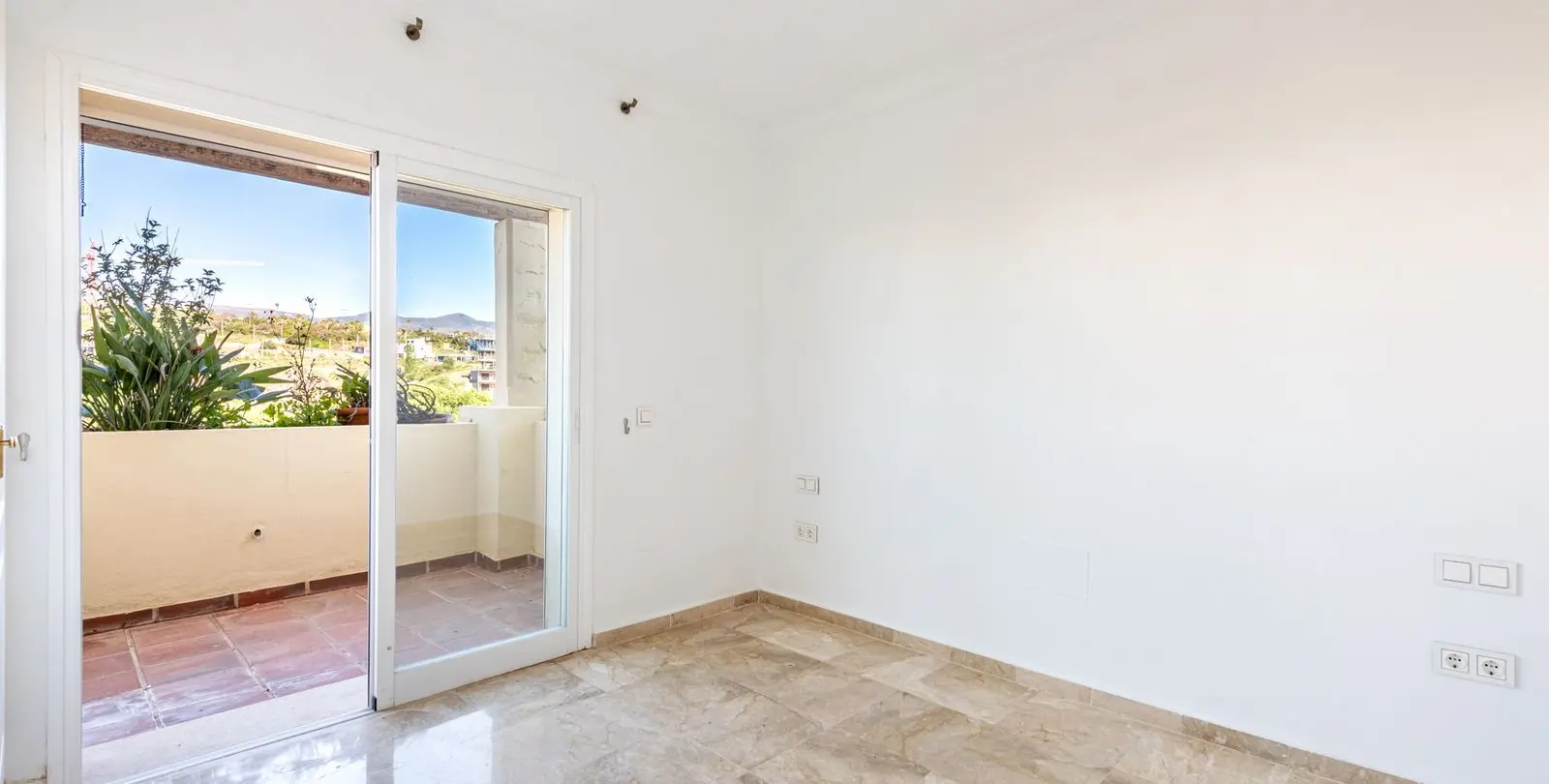 Sale of middle floor apartment in Selwo 10
