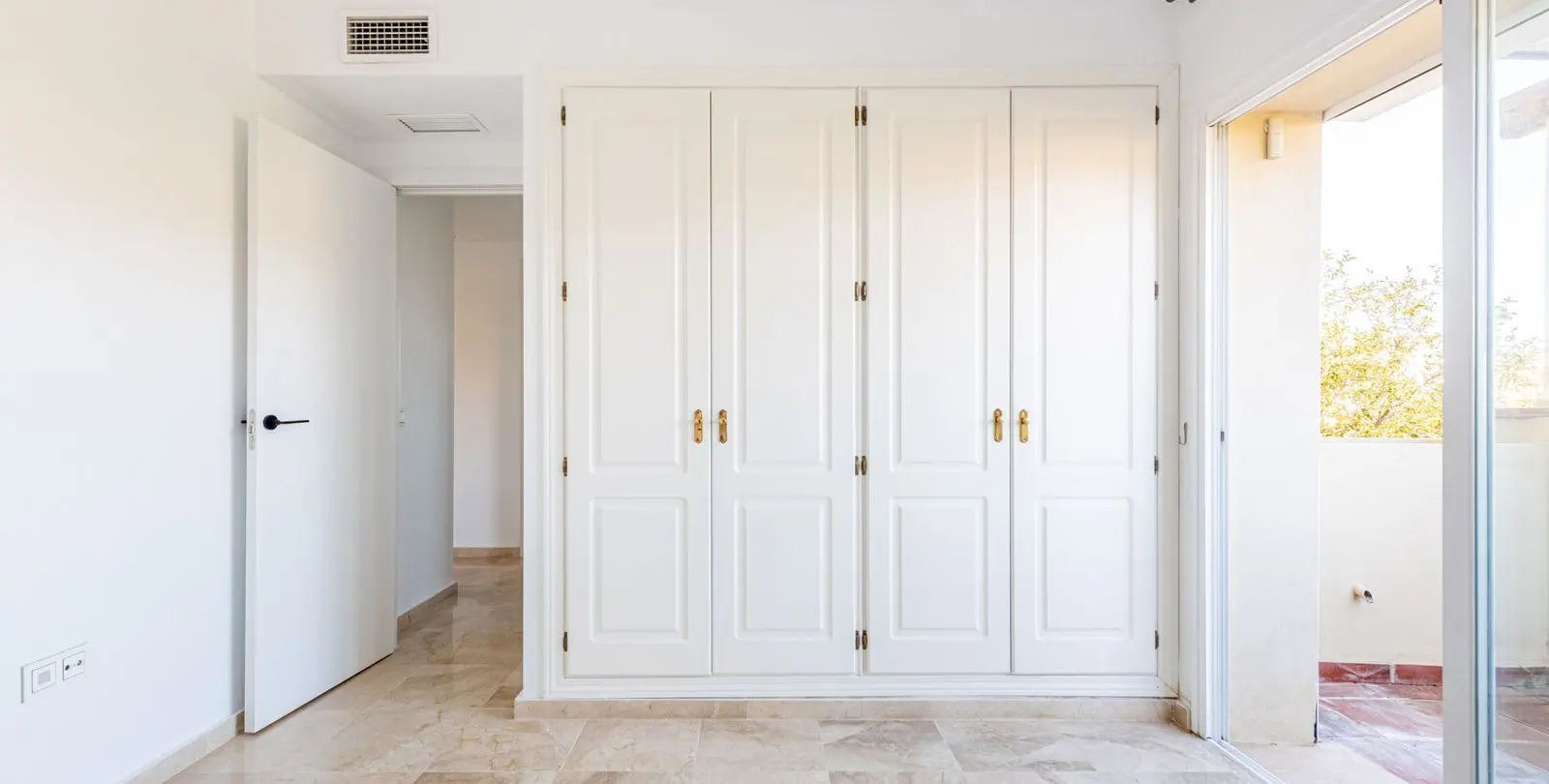 Sale of middle floor apartment in Selwo 11