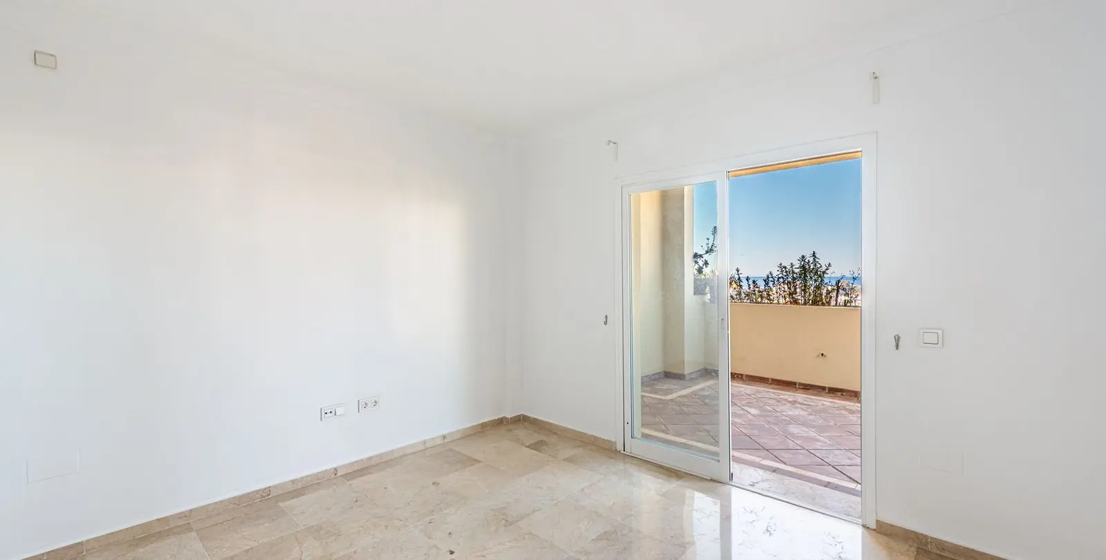 Sale of middle floor apartment in Selwo 13