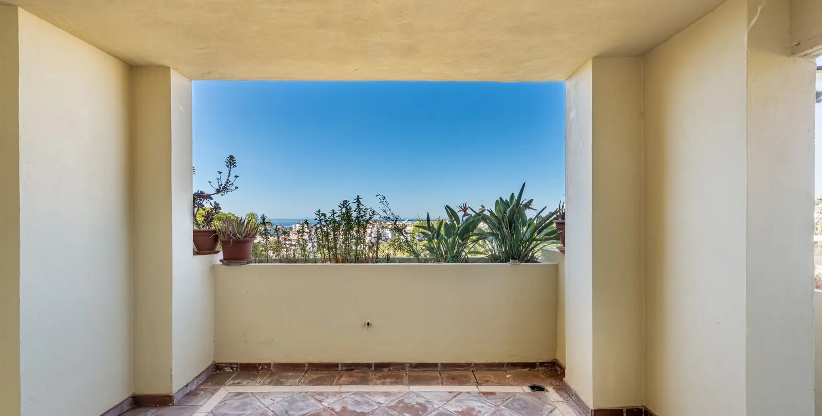 Sale of middle floor apartment in Selwo 14