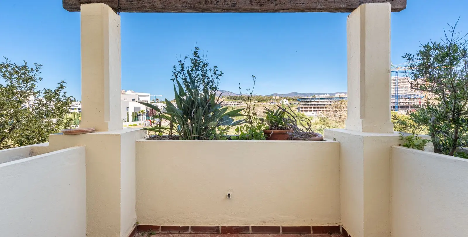Sale of middle floor apartment in Selwo 15