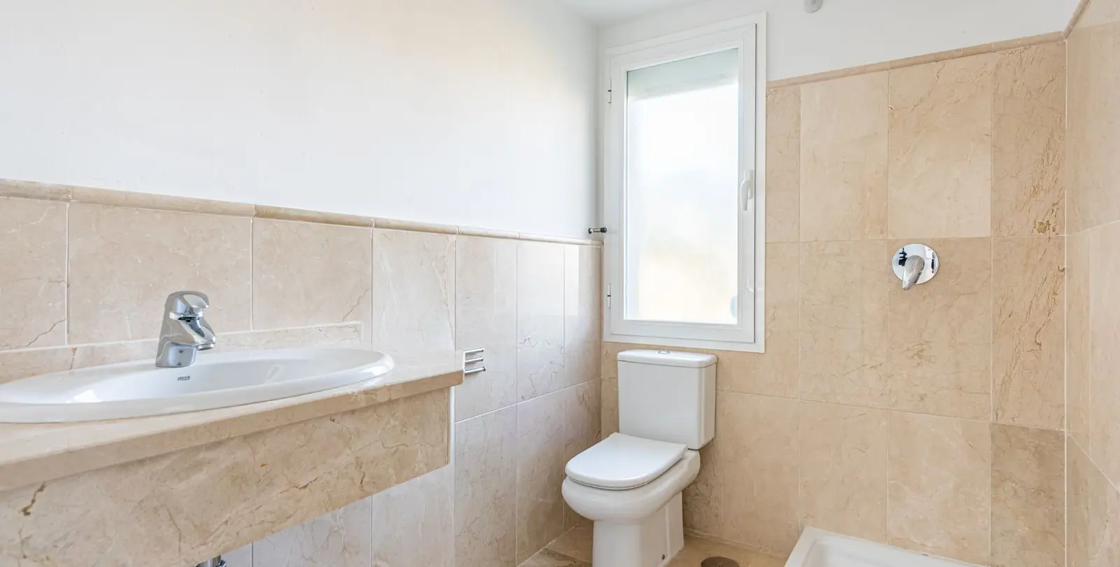 Sale of middle floor apartment in Selwo 17