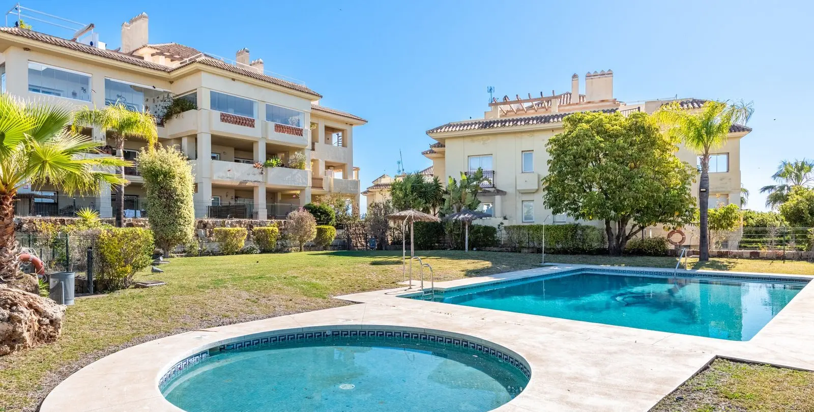 Sale of middle floor apartment in Selwo 21