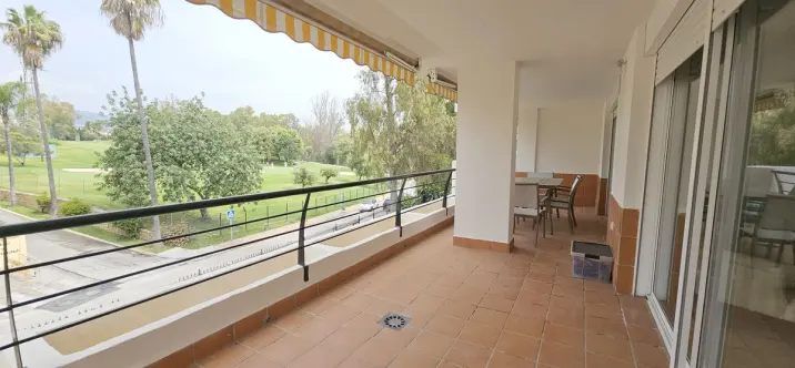 Продажа апартаментов на среднем этаже в Guadalmina Alta 3