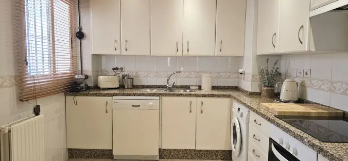 Продажа апартаментов на среднем этаже в Guadalmina Alta 4