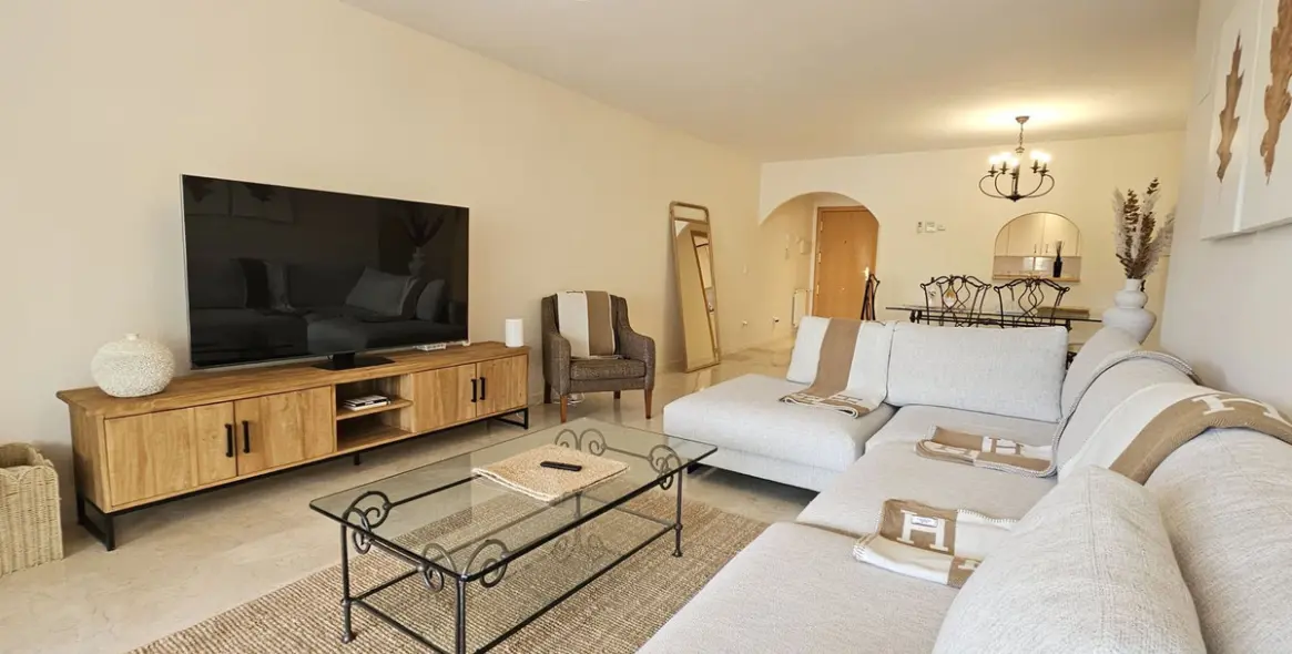 Продажа апартаментов на среднем этаже в Guadalmina Alta 7