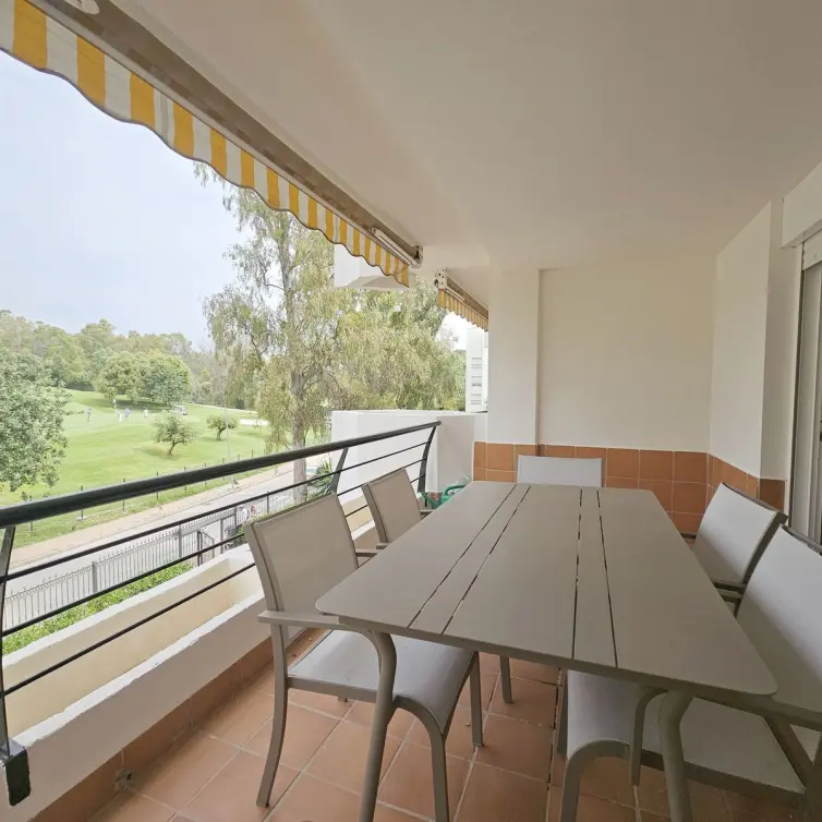 Sale of middle floor apartment in Guadalmina Alta