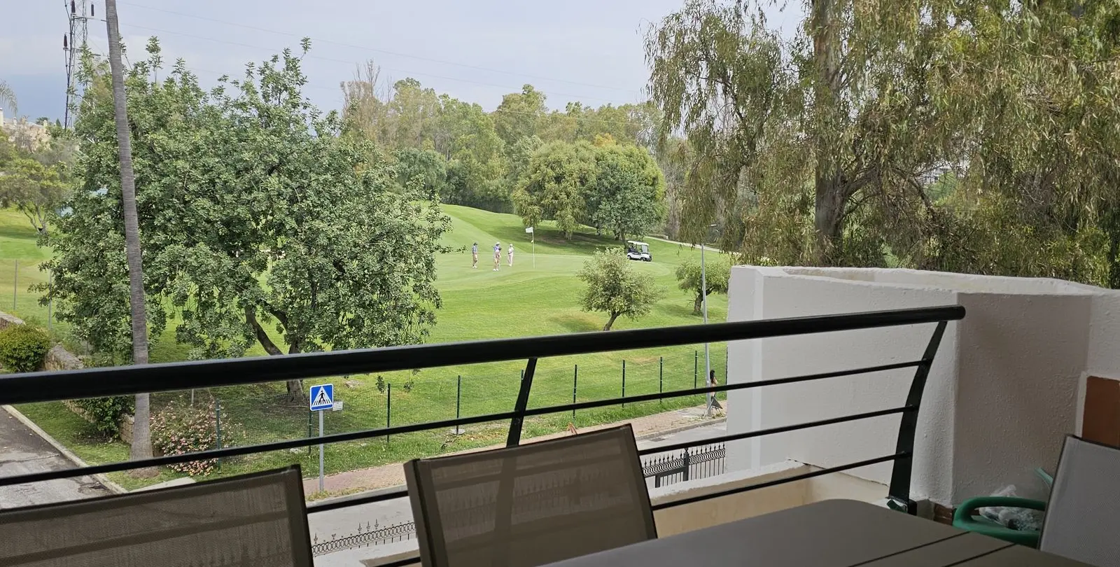 Venta de apartamento en planta media en Guadalmina Alta 3